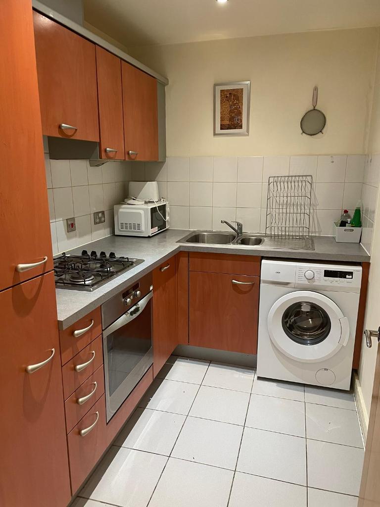 2 Bedroom Flat to Rent in East India Quay, E14 2DQ