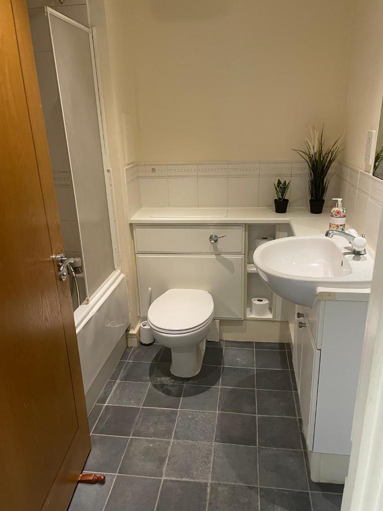 2 Bedroom Flat to Rent in East India Quay, E14 2DQ