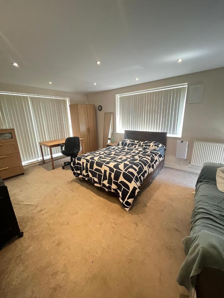 2 Bedroom Flat to Rent in East India Quay, E14 2DQ