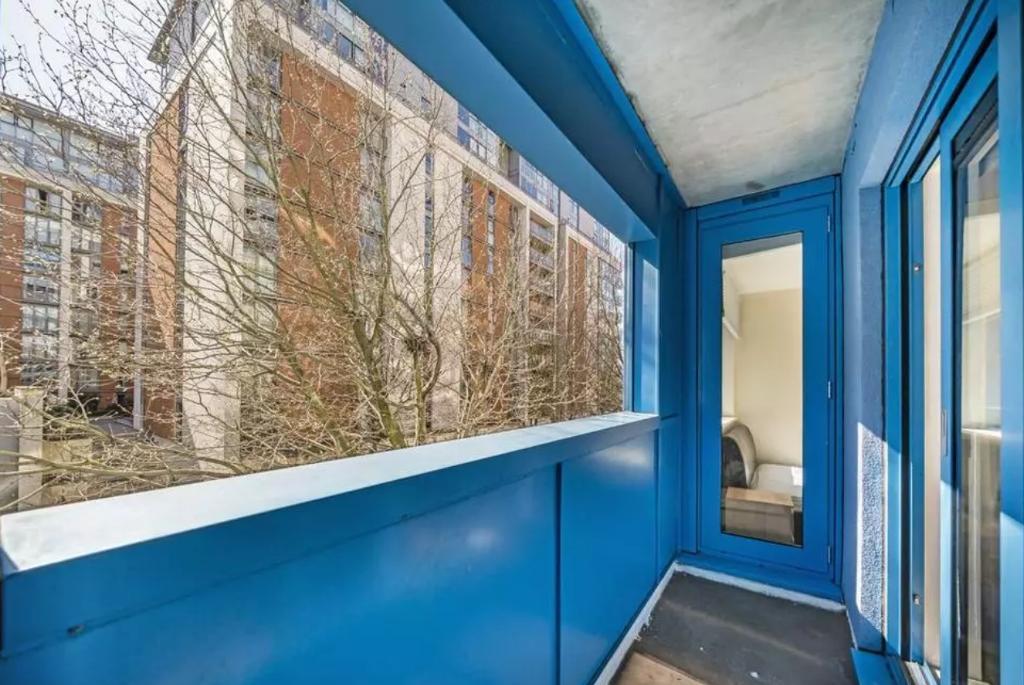 3 Bedroom Flat to Rent in Royal Victoria Docks, E16 1BN