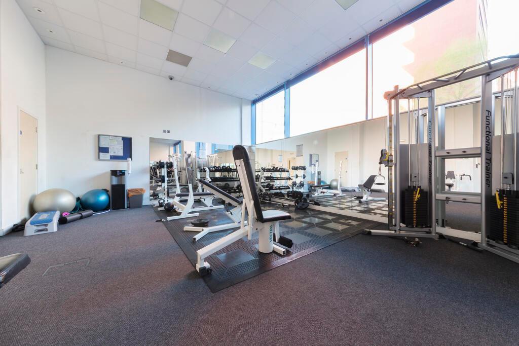 3 Bedroom Flat to Rent in Royal Victoria Docks, E16 1BN