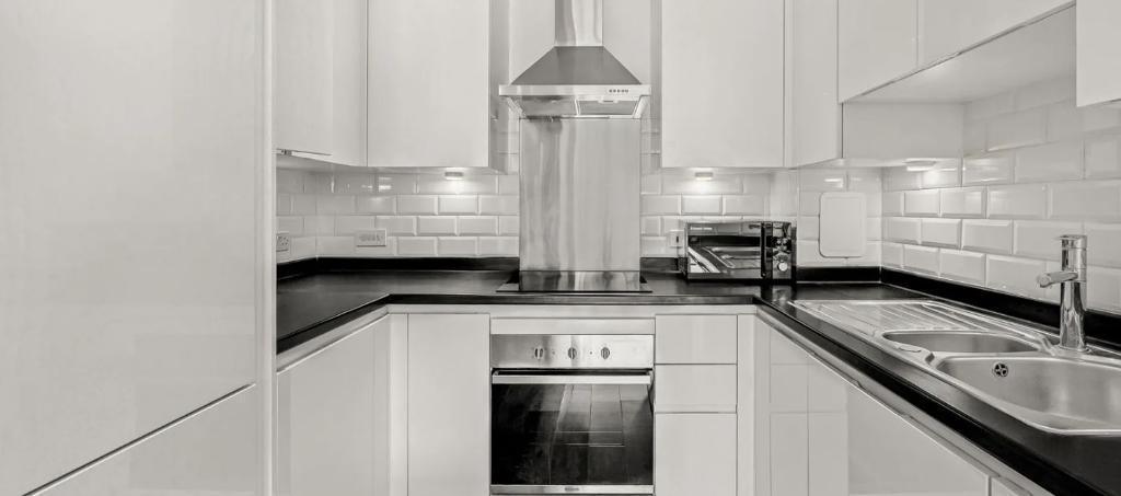 1 Bedroom Apartment for Sale in London, E14 9BL