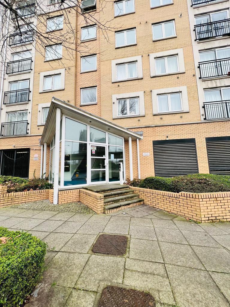 2 Bedroom Flat for Sale in East India Quays, Canary Wharf, E14 2DG