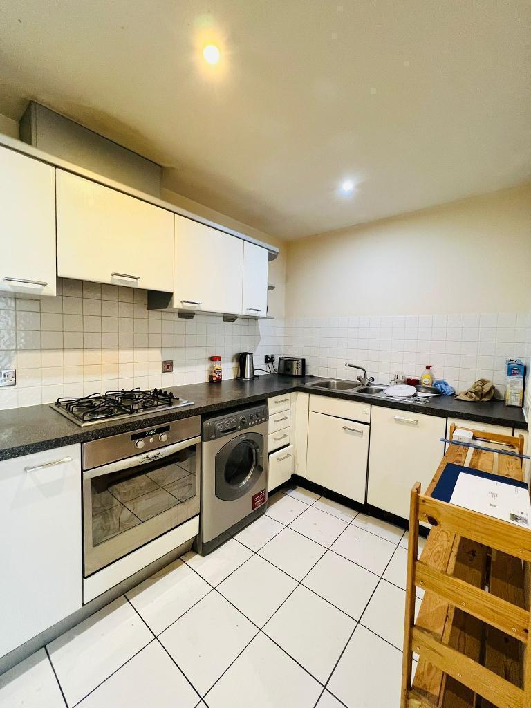 2 Bedroom Flat for Sale in East India Quays, Canary Wharf, E14 2DG