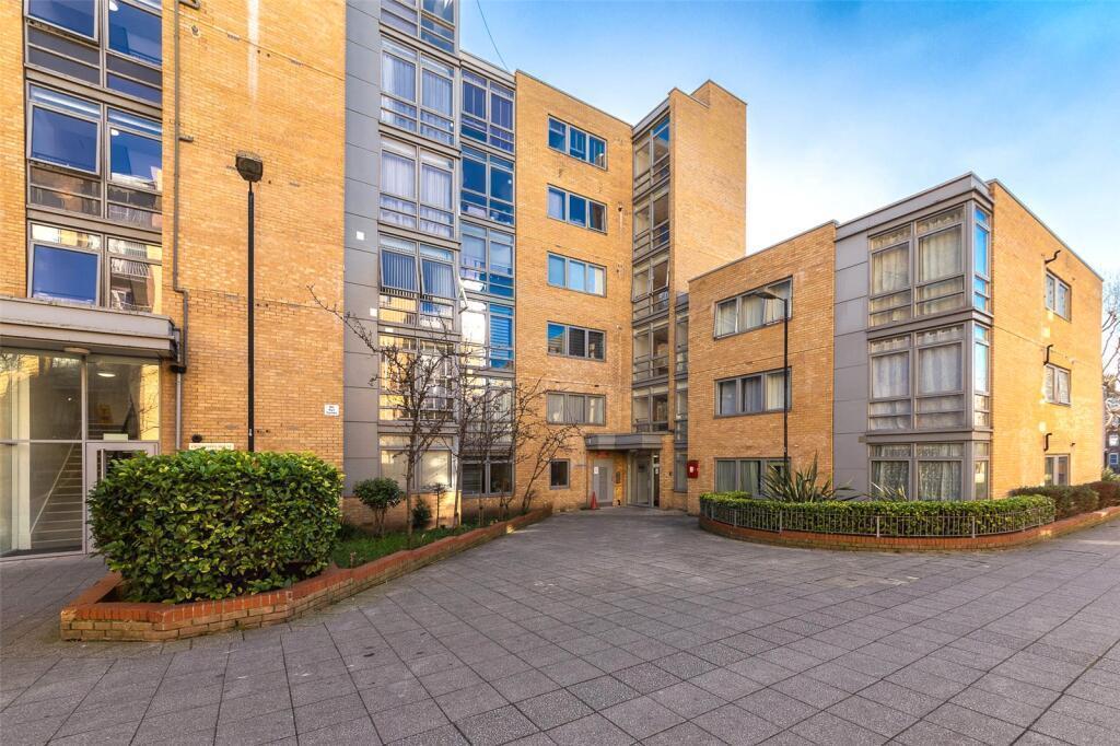 2 Bedroom Apartment for Sale in Canary Wharf, South Quay, E14 9LB