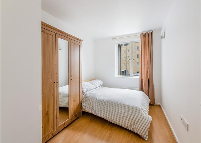 2 Bedroom Apartment for Sale in Canary Wharf, E14 8JR