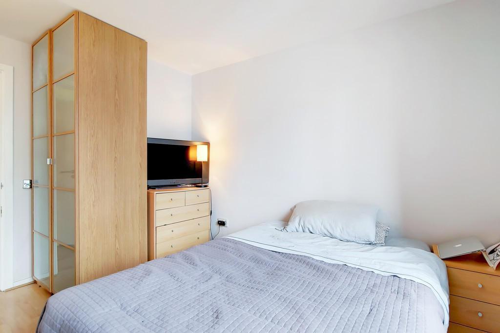 2 Bedroom Apartment for Sale in Canary Wharf, E14 8JR