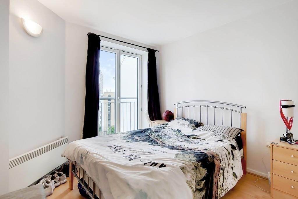 2 Bedroom Apartment for Sale in Canary Wharf, E14 8JR