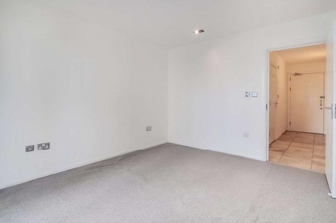 2 Bedroom Flat for Sale in Crossharbour, South Quay, E14 9LS