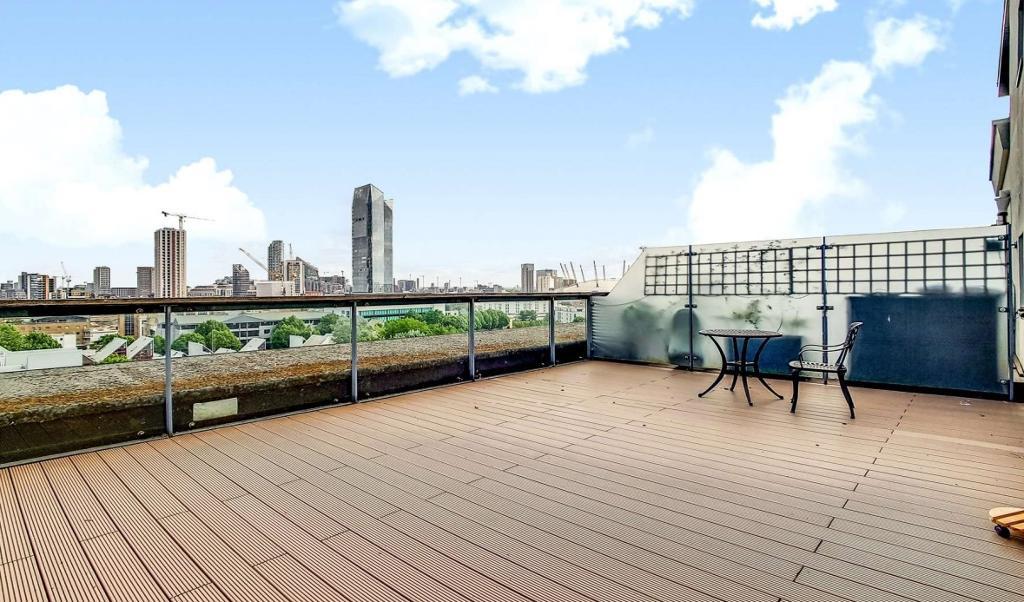 2 Bedroom Flat for Sale in Crossharbour, South Quay, E14 9LS