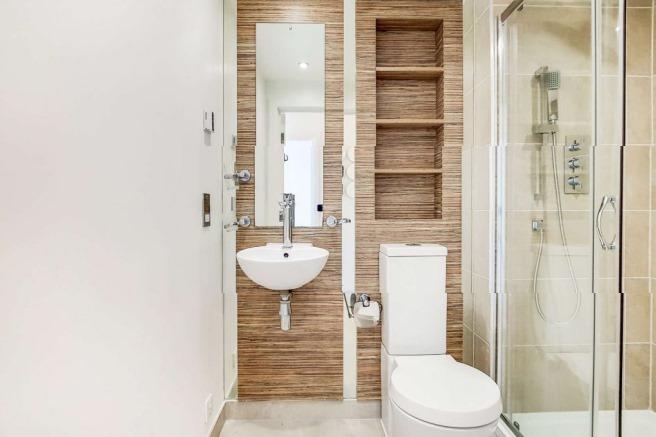 2 Bedroom Flat for Sale in Crossharbour, South Quay, E14 9LS