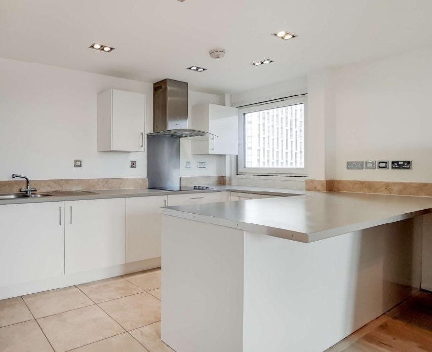 2 Bedroom Flat for Sale in Crossharbour, South Quay, E14 9LS