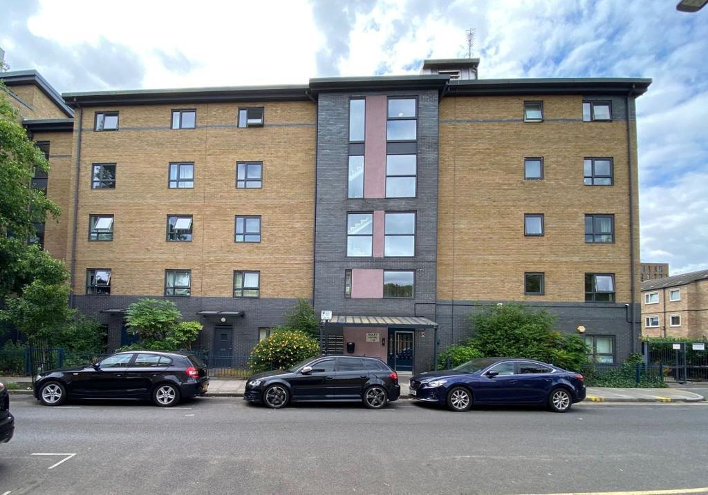 1 Bedroom Flat for Sale in Bow, Bromley By Bow, Olympic Village, E3 3NF