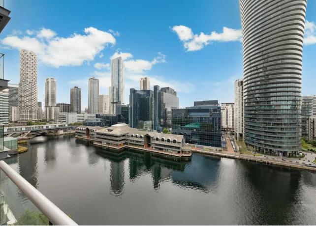Studio for Sale in Canary Wharf, South Quay, E14 9DF
