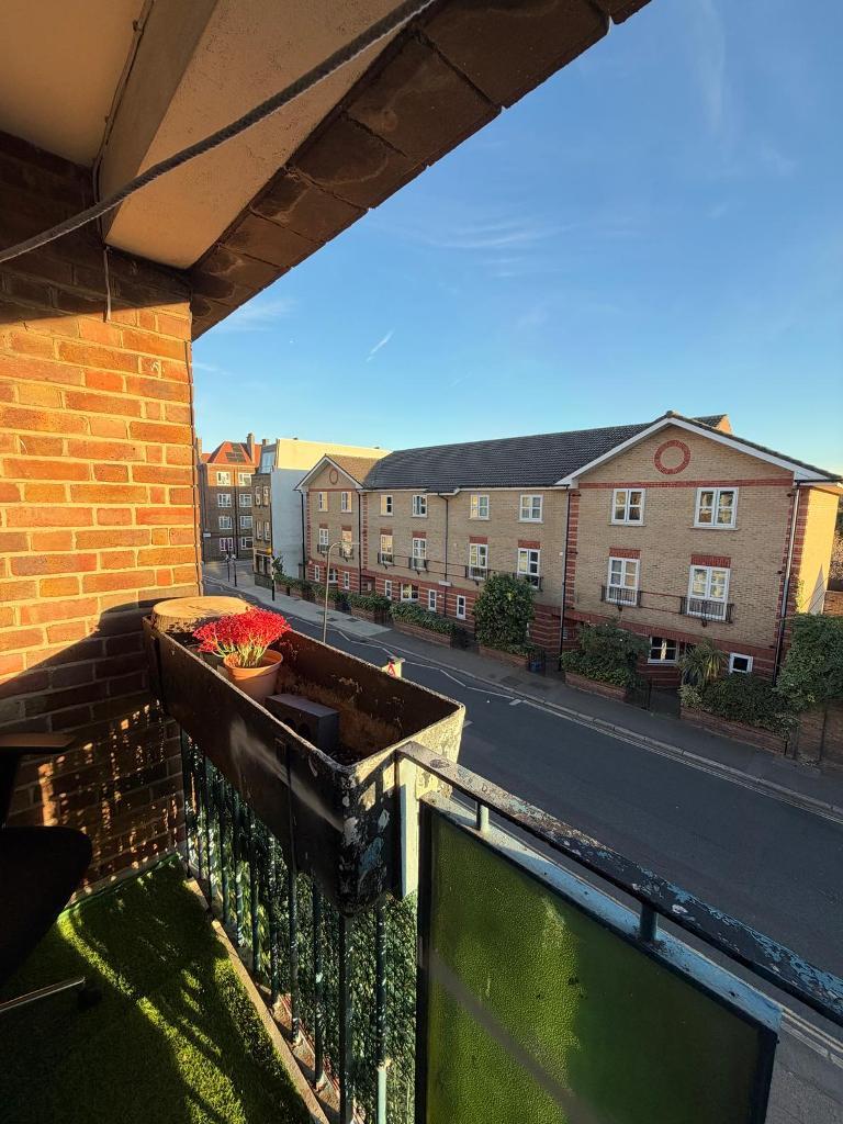 1 Bedroom Flat to Rent in Haggerston, Bethnal Green, E2 8RT