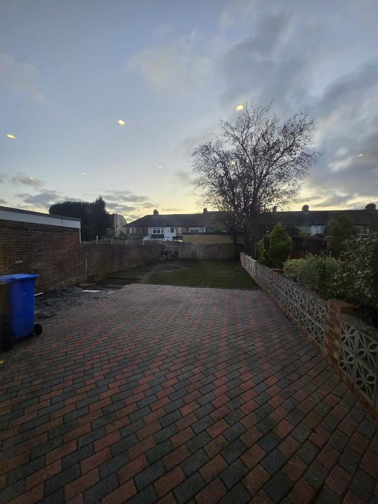 3 Bedroom Detached to Rent in Ilford, IG3 9DB