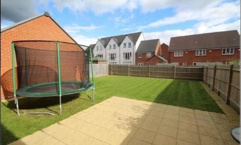5 Bedroom Detached to Rent in Buckinghamshire, HP6 6FR