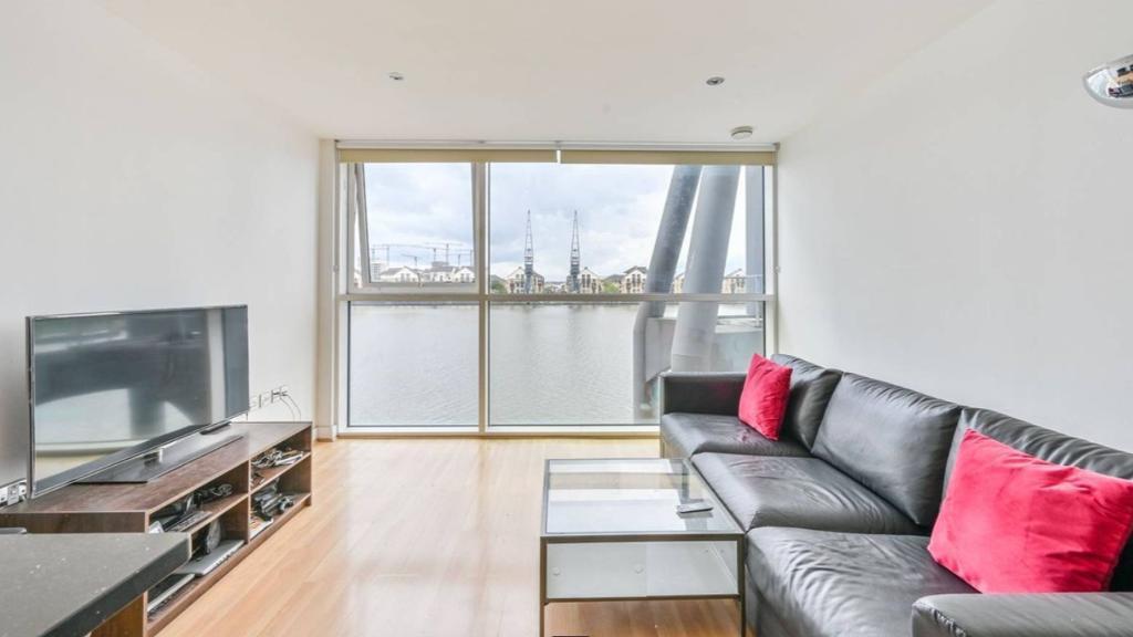 Capital East Apartment, 21 Western Gateway, Royal Victoria Docks, Excel, London, E16 1AS