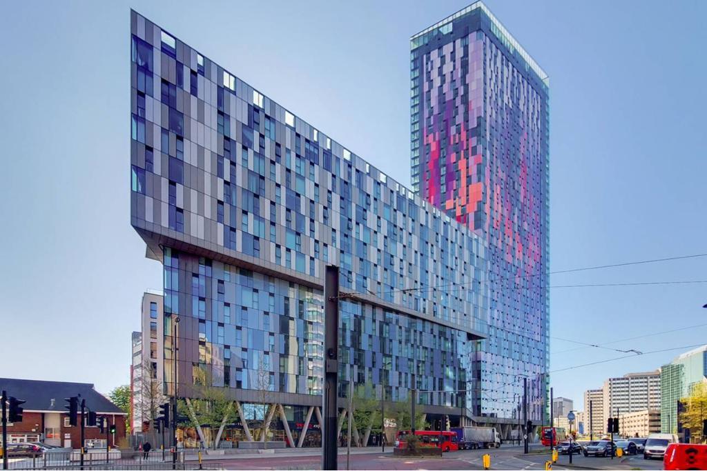 Pinnacle Apartments, 11 Saffron Central Square, Croydon, London, CR0 2GE