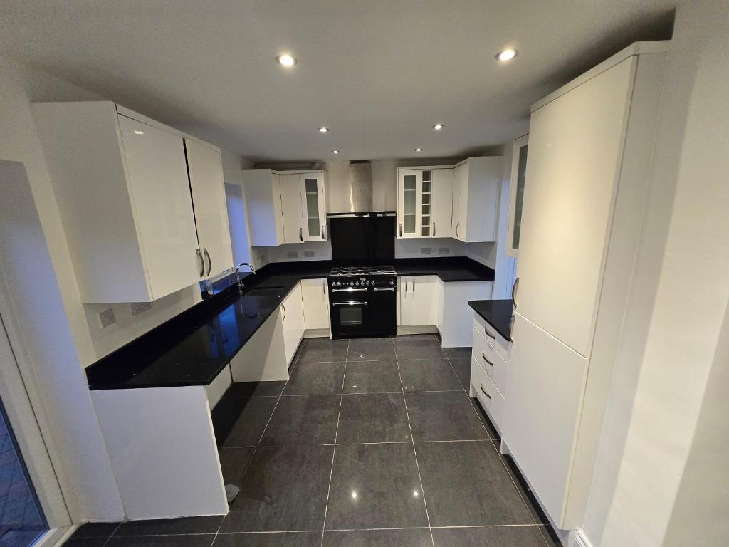 40  Sandhurst Drive, Seven Kings, Ilford, London, IG3 9DB
