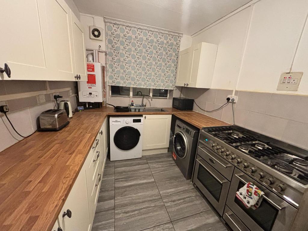 Hughes Mansions, Vallance Road, Whitechapel, Bethnal Green,Shoreditch, London, E1 5BH