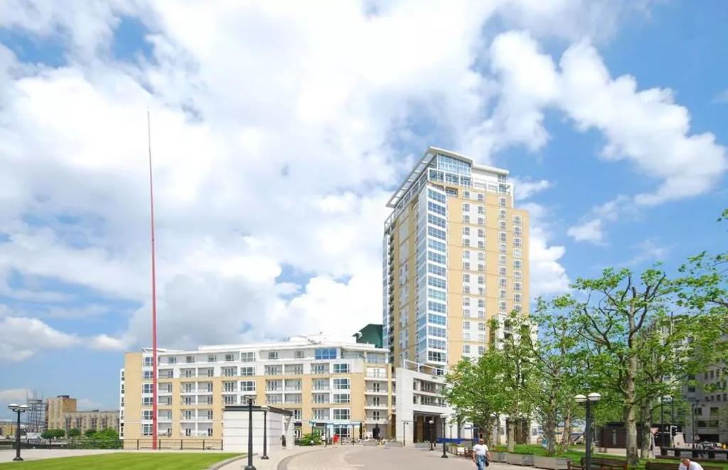 Berkeley Tower, Westferry Circus, Canary Wharf, London, E14 8RP