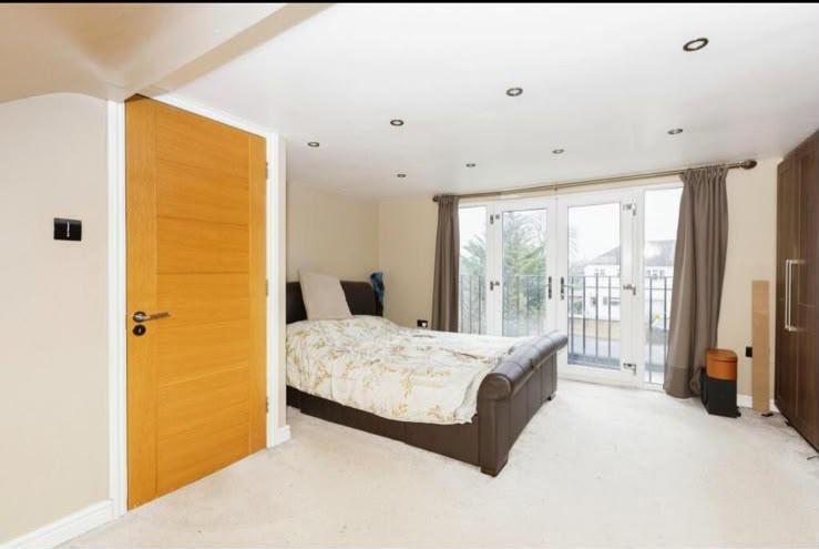 Dovedale Avenue, Clayhall, Ilford, London, Redbridge, IG5 0QF