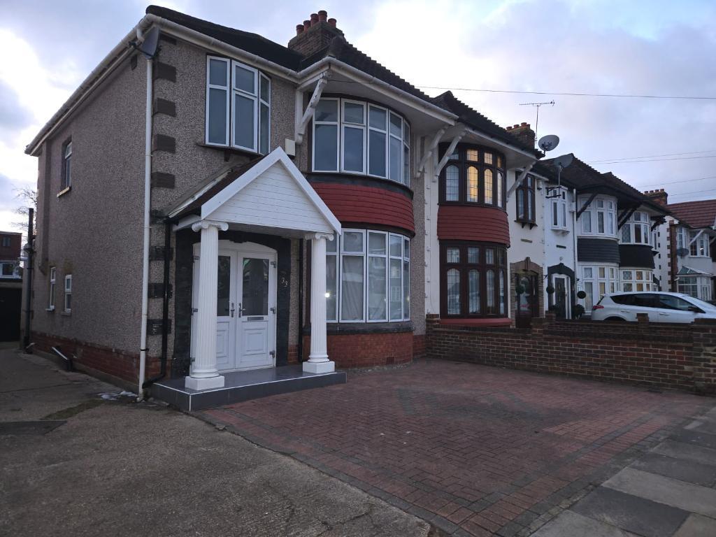 3 Sandhurst Drive, Seven Kings, Ilford, London, IG3 9DB